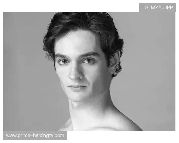 足球球星能否跳芭蕾舞探讨运动技巧与艺术表现的融合与挑战